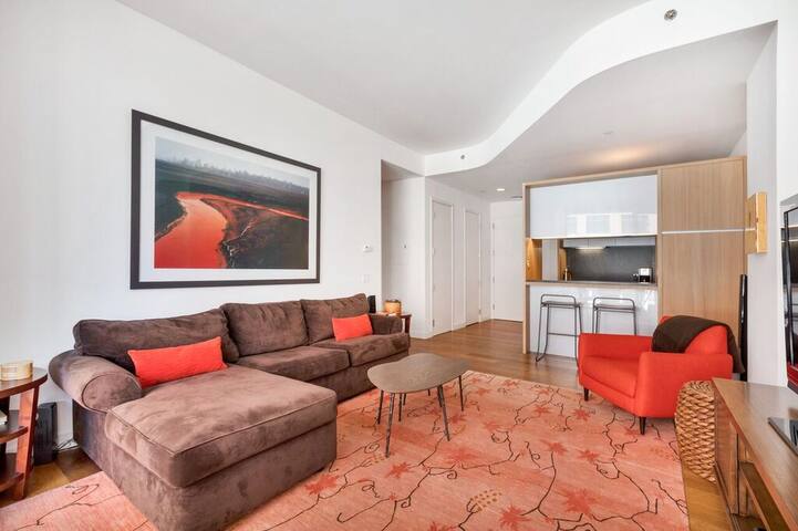 New York Condominium gallery image 2