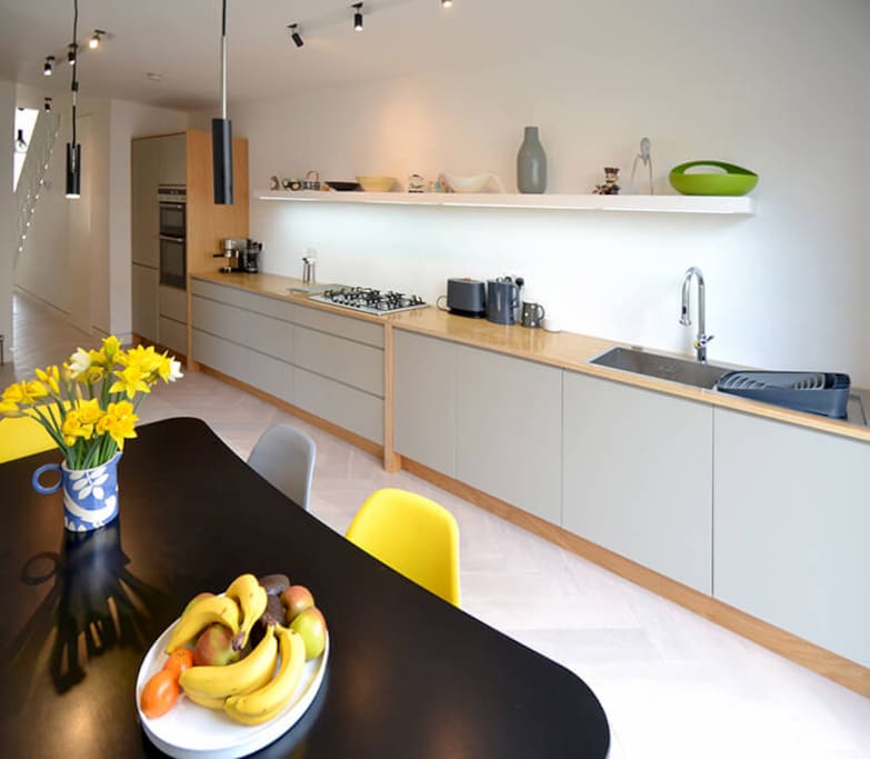 Bespoke, excellently equiped kitchen and dining space
