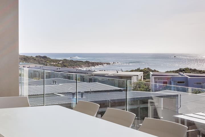 3 Bedroom Luxury Ocean View Villa @ Smiths Beach Resort