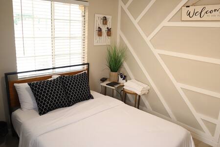 Modern Cozy Private Room/Bath & Private Entrance