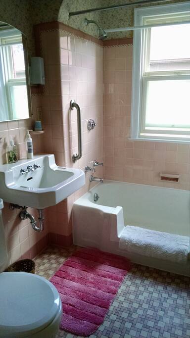 Great 1946 Pink Bathroom.