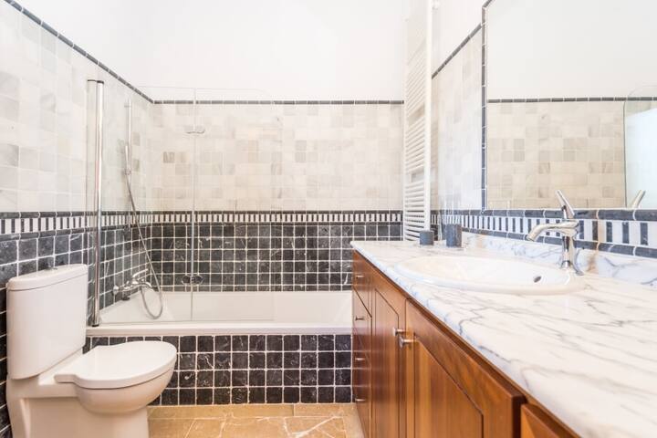 SEGUINOT GRAN gallery image 5