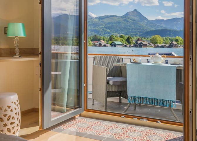 Entire home with Studio bedrooms in Salzkammergut - Lakefront Suite O