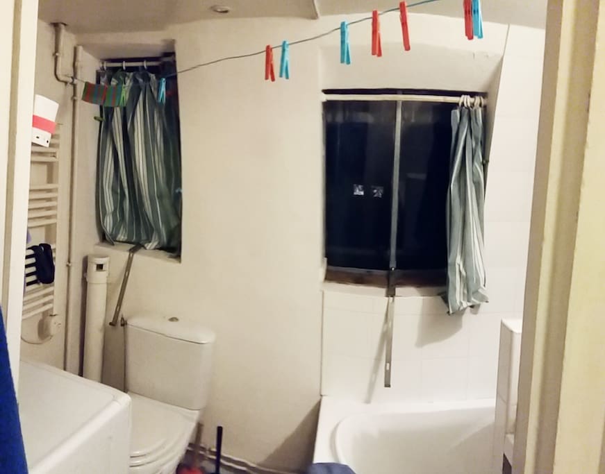 Small yet effective bathroom