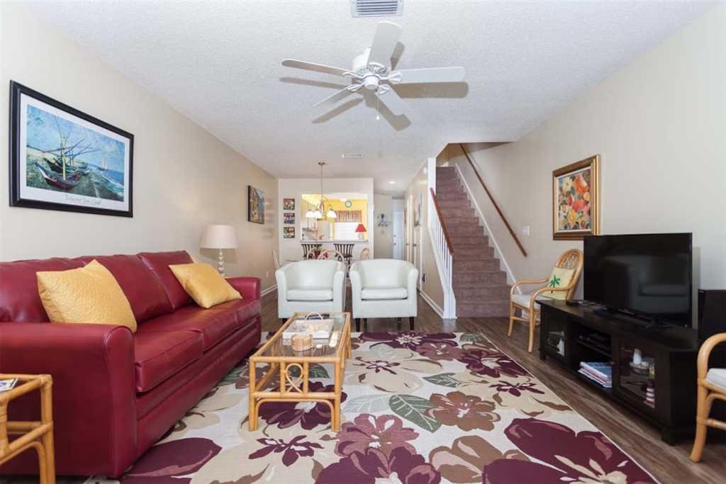 Come in and have a seat! There's room for all. - The relaxed, casual living room in Sea Place 14248 is inviting and is the perfec