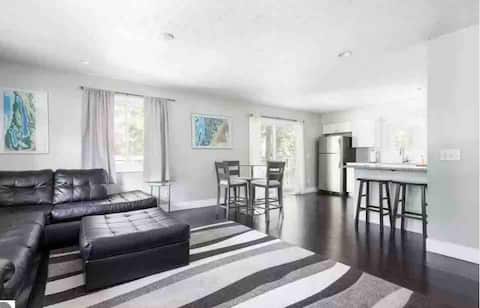 Torch Lake 4-bedroom home, large yard, Boat option