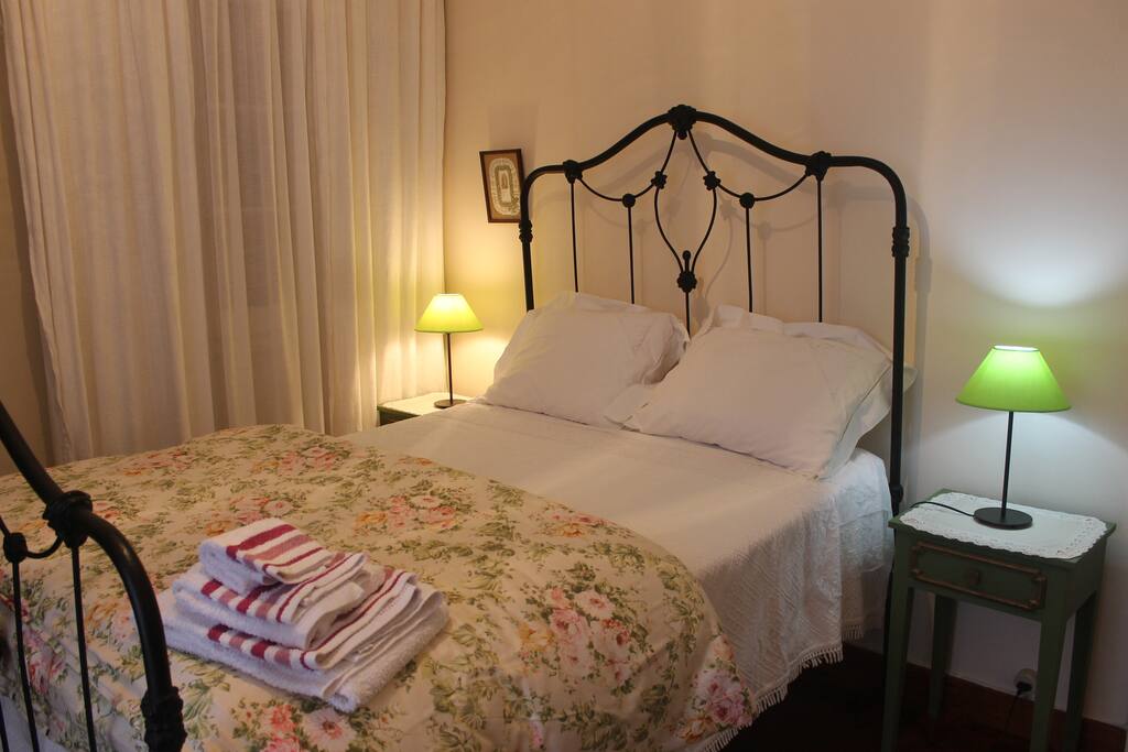 Quarto Verde - Cama de casal