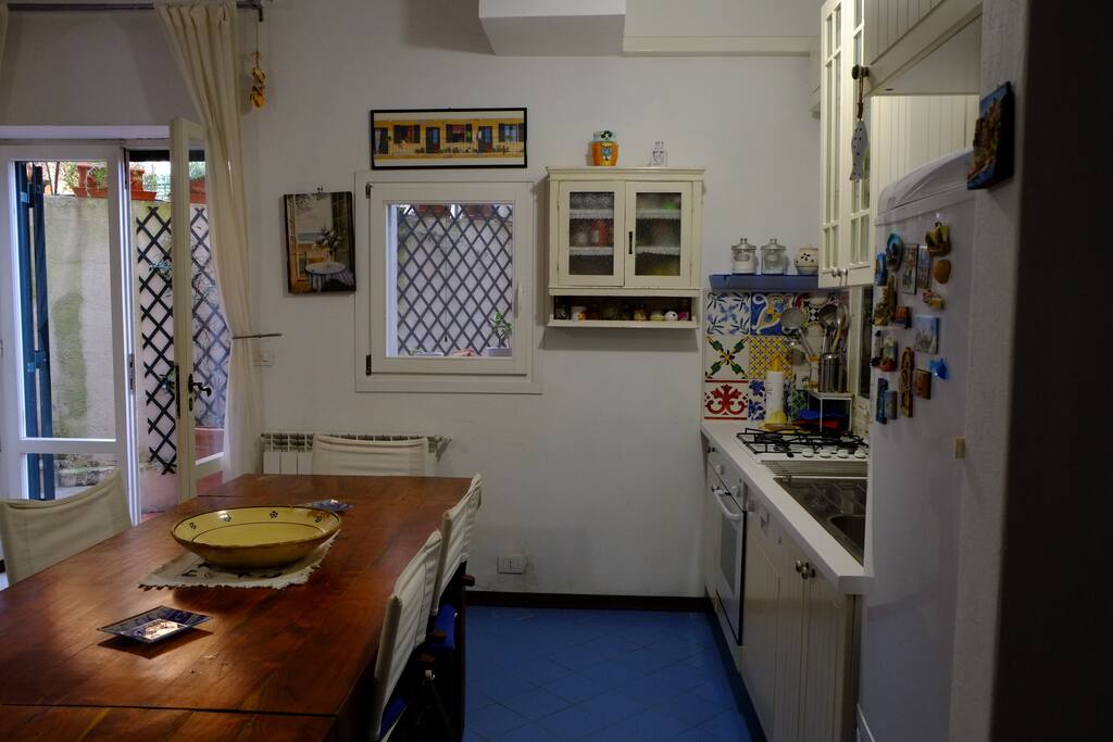 cucina a vista nel salotto