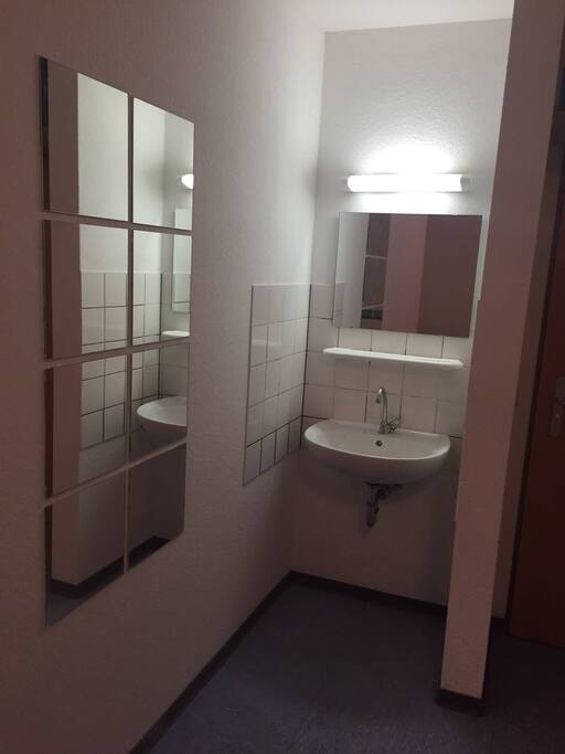 The mirror and the basin