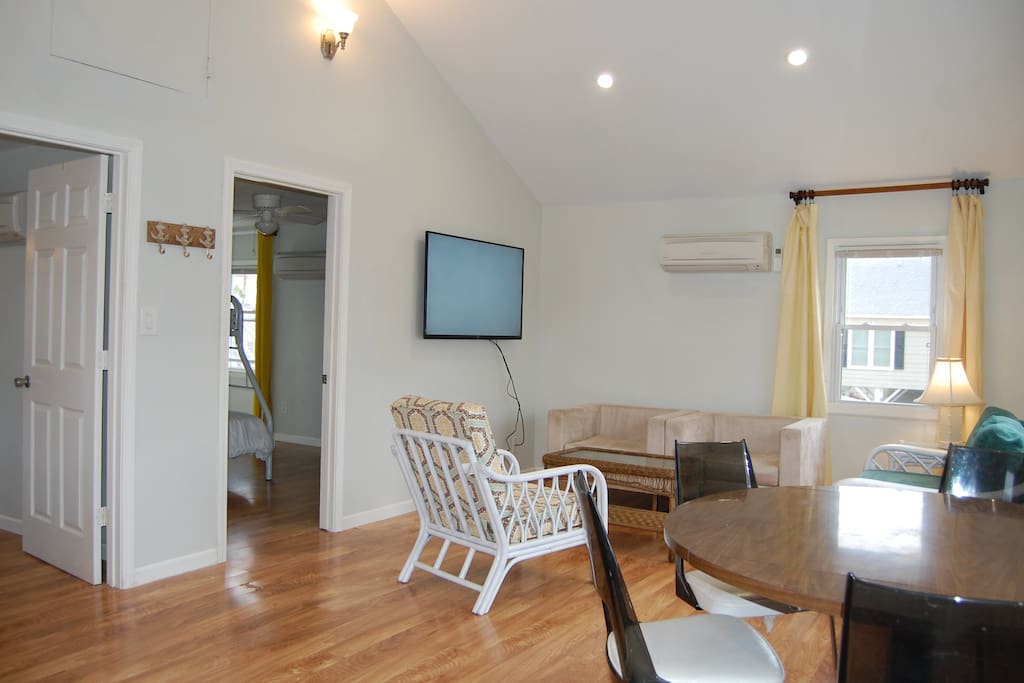 2nd floor living area, cathedral ceiling, ocean views, 50" smart HDTV