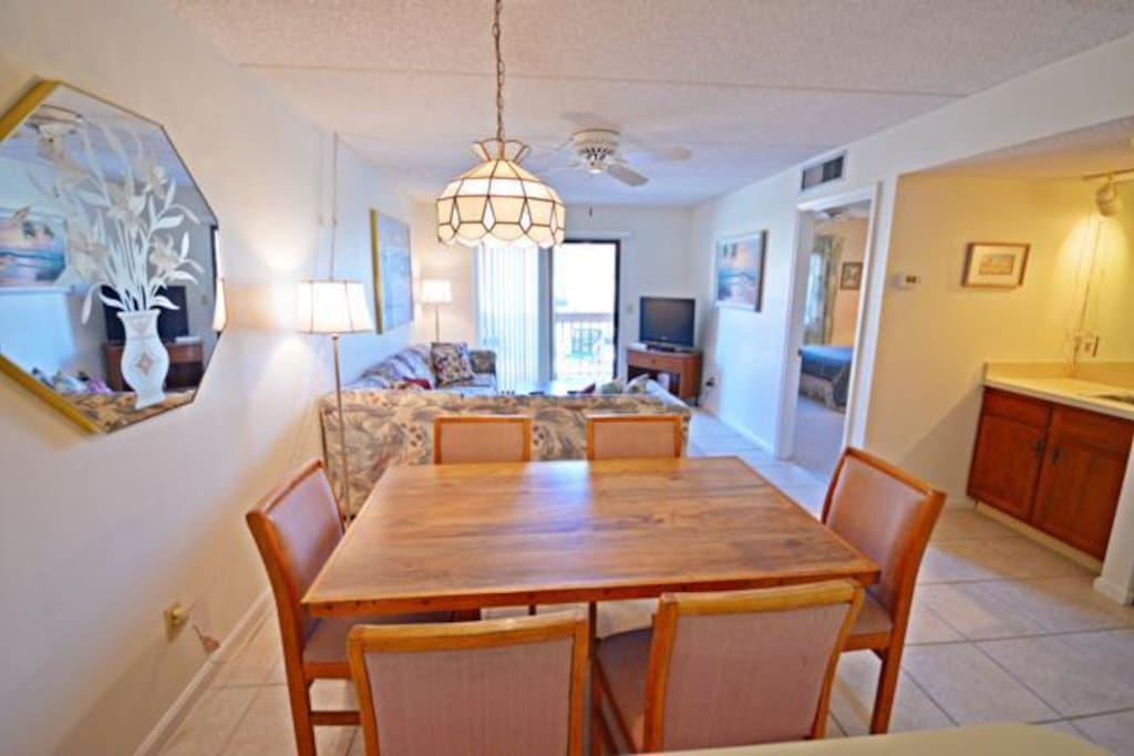 Diningroom/Livingroom Area