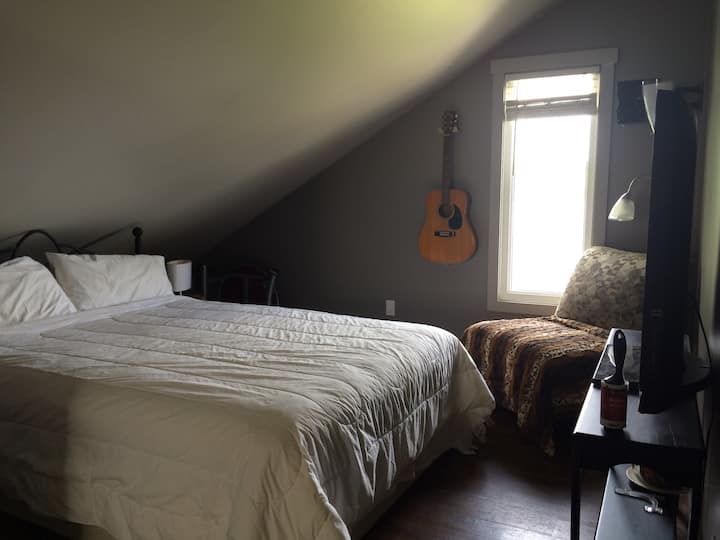 LOFT Bedroom en-suite 
