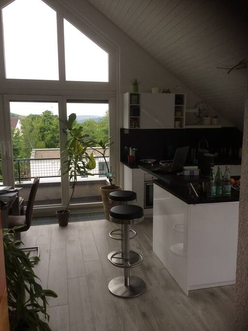 Theke und Insel