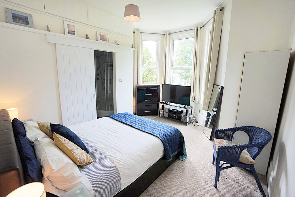 master bedroom with king size bed and ensuite bathroom