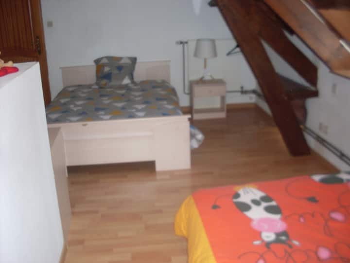 #1 Room
bed 2 pers 140x200
lit 1 pers 90x200
rozkladacia pohovka 2 osoby
Celkovo 5 osôb