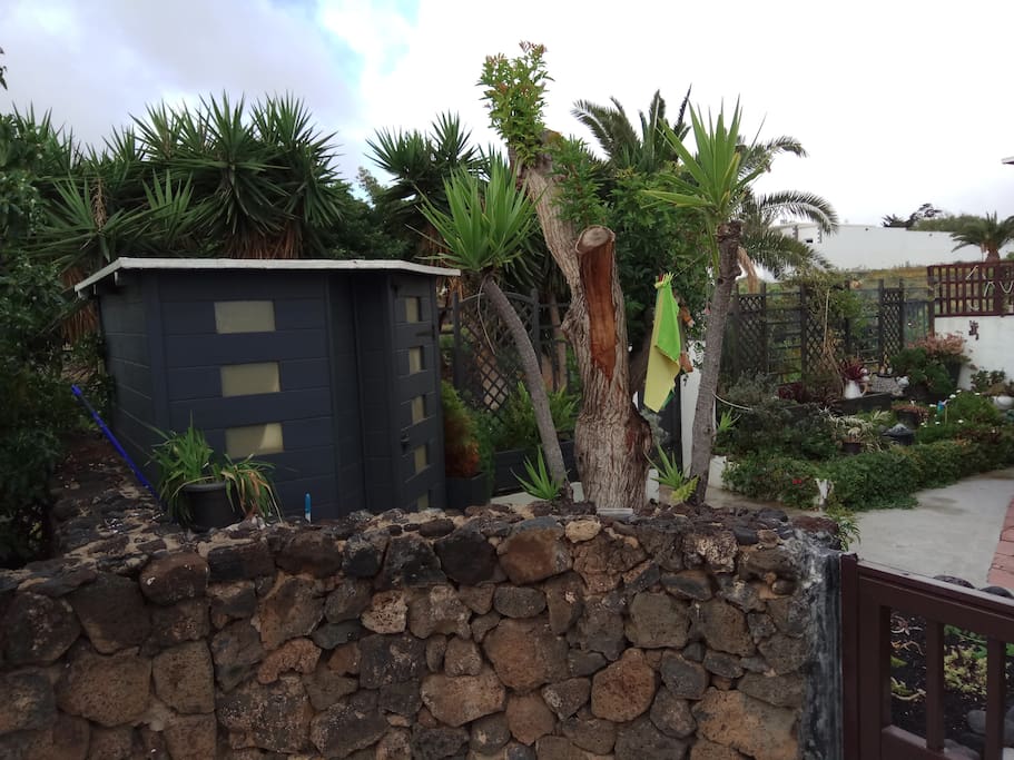 Jardín con acceso a zona verde / Garden with access to the green zone
