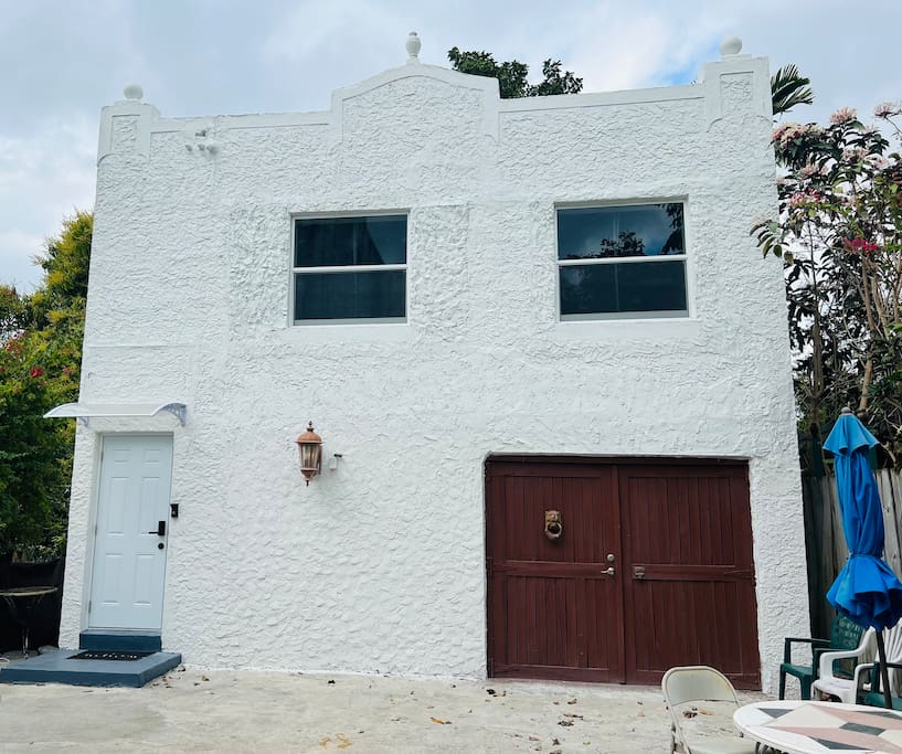Airbnb Cozy 2-Bedroom Apartment-free street parking