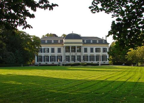 Castle Wing with Heated Indoor Pool (7 pers)