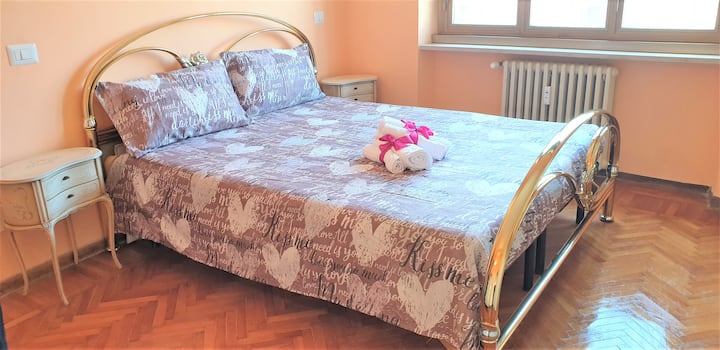 Dhoma e gjumit e dytë me krevat dopio dhe ajër të kondicionuar