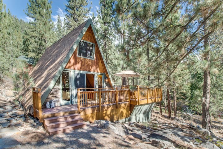 Romantic and cozy cabin near Donner Lake set among the towering pines!