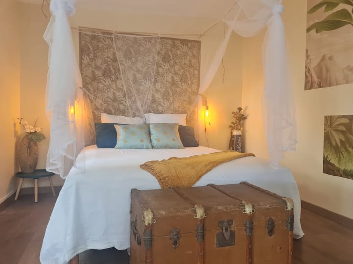 سرير بحجم كوين ، أغطية سرير من القطن النقي ، ناموسية. 