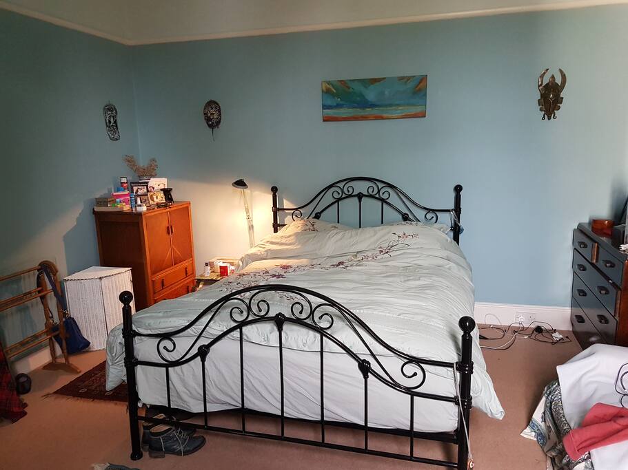 master bedroom (ensuite)