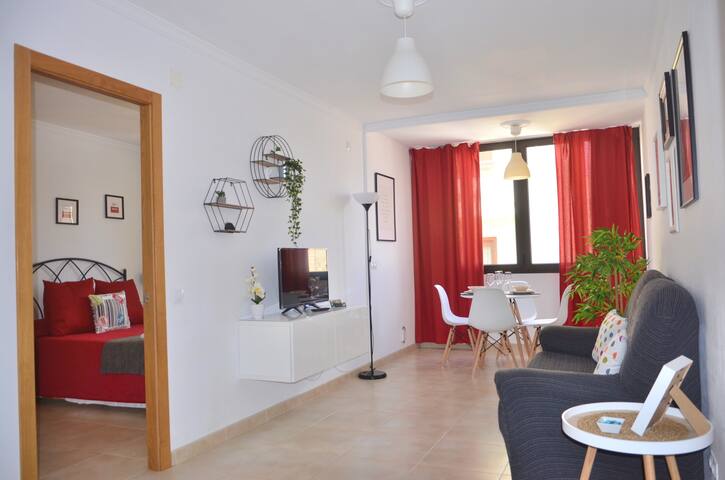 Downtown apartment next to the sea