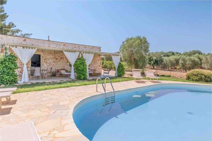 Luxury Villa from 18th-c with pool {10’ Ostuni}