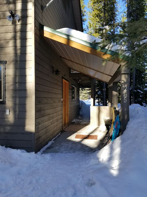 Entry to the Cabin is a main door to both suites @baldymountainresort
