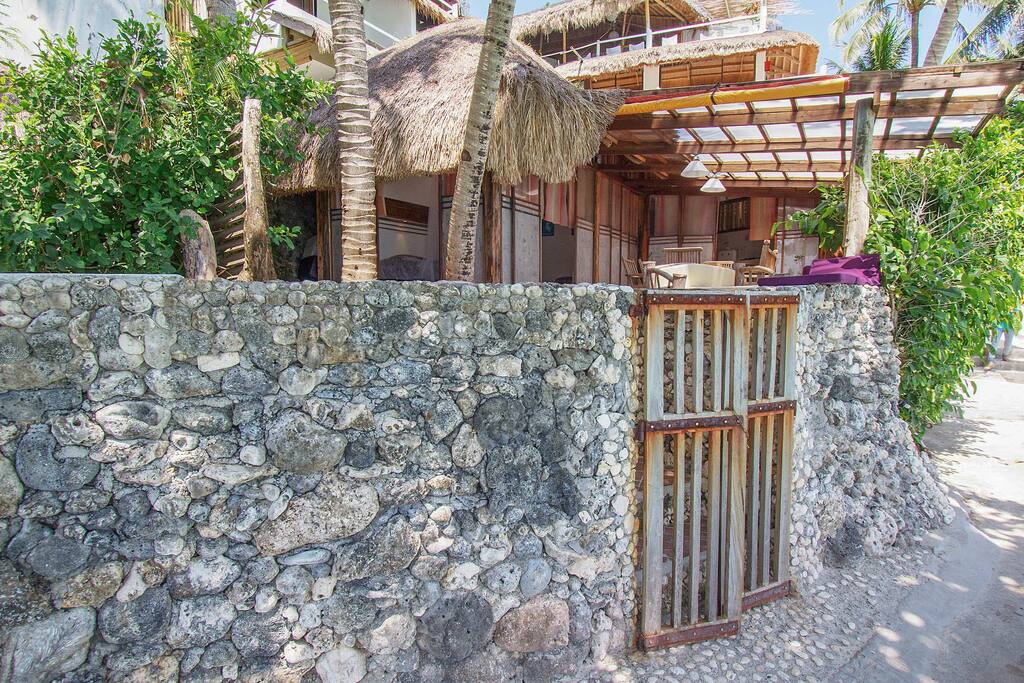 Entrance to Sunset Cottages
