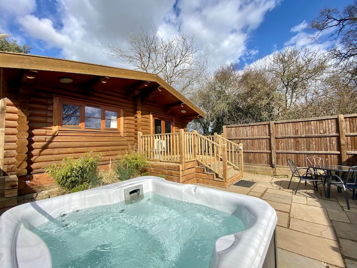 Willow - Romantic Nature Escape with Hot Tub
