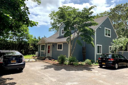 Hamptons Sanctuary Getaway w Pool & Indoor Jacuzzi