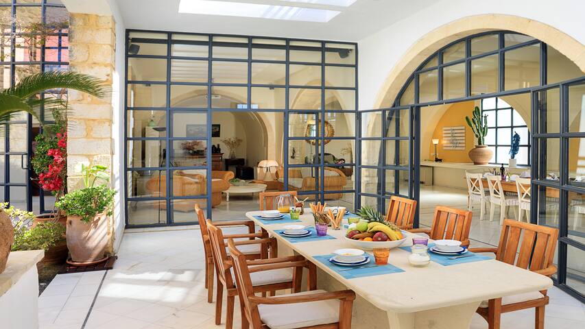 Historic Venetian Castle ideal for family events! gallery image 5