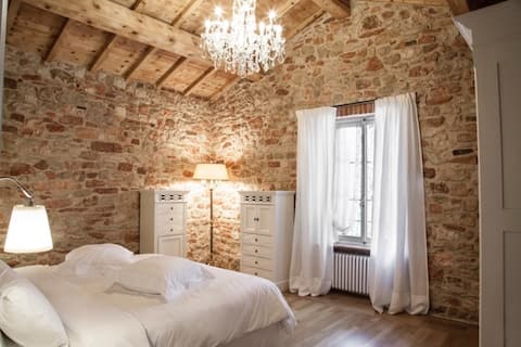 Hillside apartment RF12 wifi parking garden