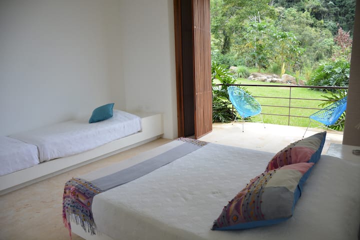 საძინებელი 4