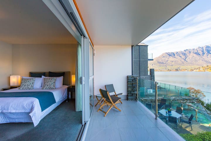 Alpine Village - Lake Edge Apartment B