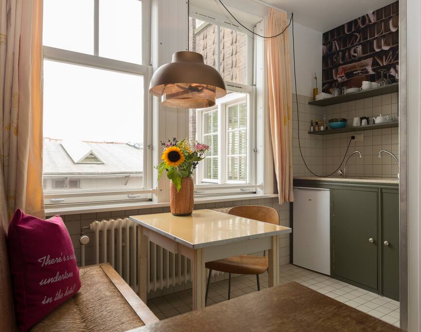Room 112: Small kitchen