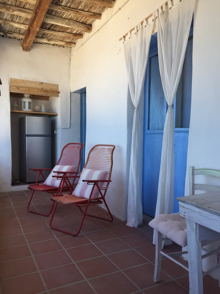Two-room apartment Rosmarino 35 steps from the sea
