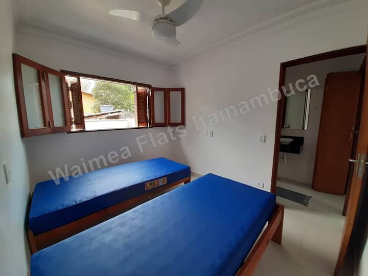 酒店式公寓管道可供五人入住-设有两间卧室。（一间套房）配有吊扇、带私人淋浴的烧烤区、带炉灶的厨房、烤箱、微波炉和餐具、带电视的阳台。