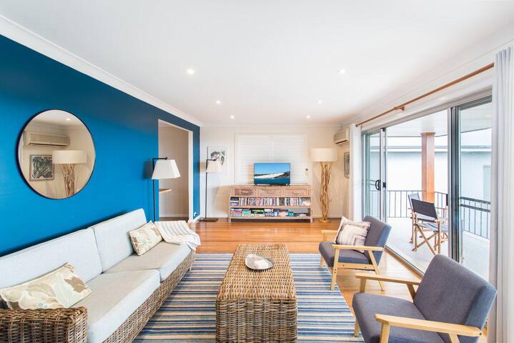 Easy Living at 14 Daphne Street gallery image 2