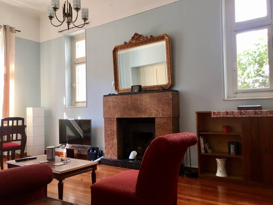 Living Room with fireplace