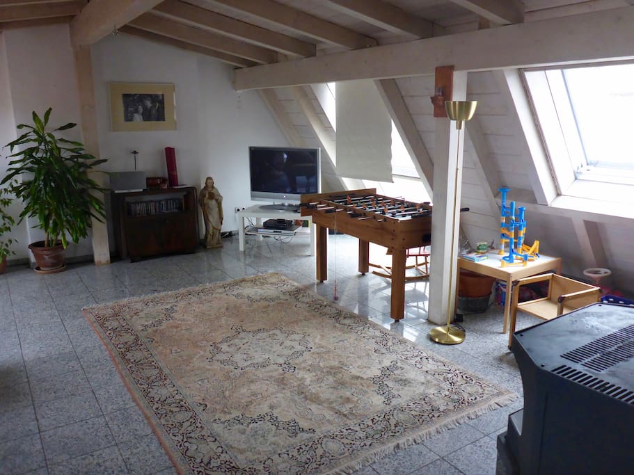 Das Riesenwohnzimmer Teil 2 mit Kicker, TV, ....