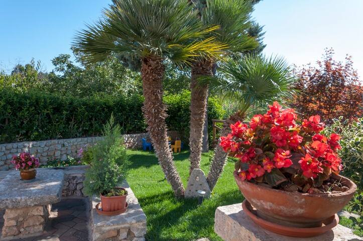 Villa in Puglia for 16 guests in eight bedrooms gallery image 4