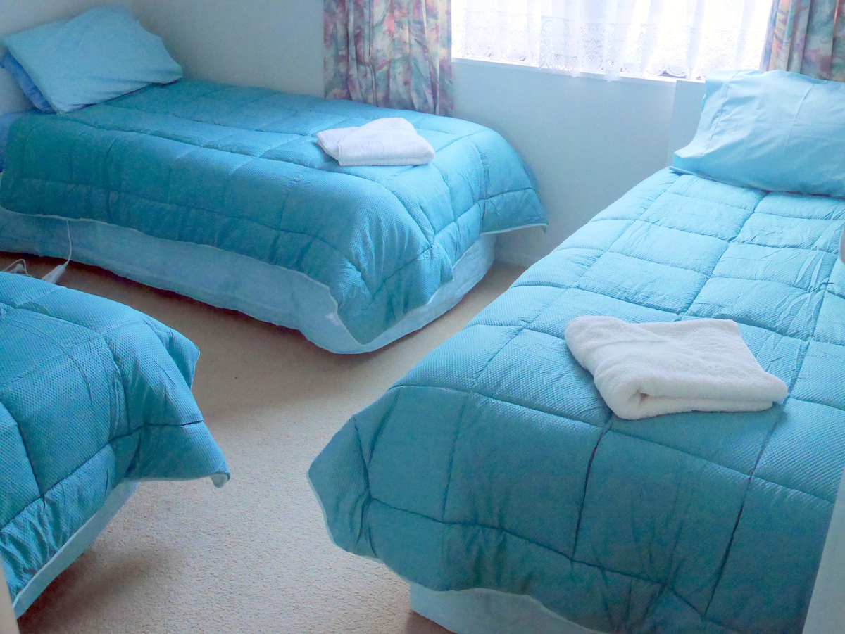 3 מיטות יחיד