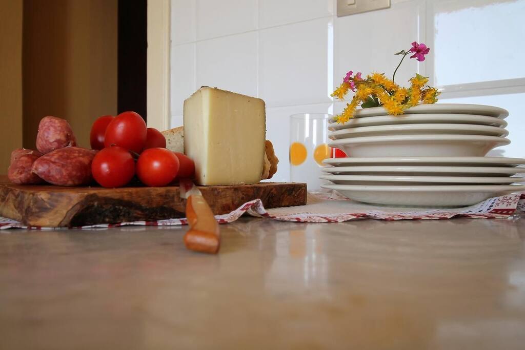 dettaglio cucina e prodotti tipici toscani