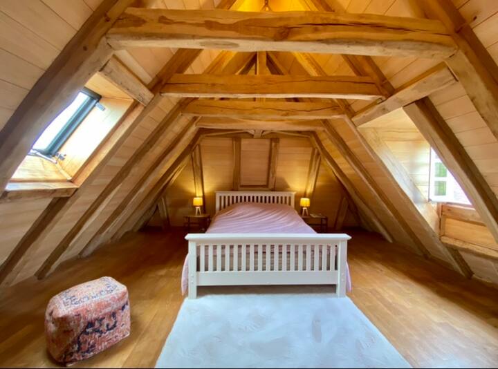 Chambre 2 à l’étage avec sa salle de bain et dressing 