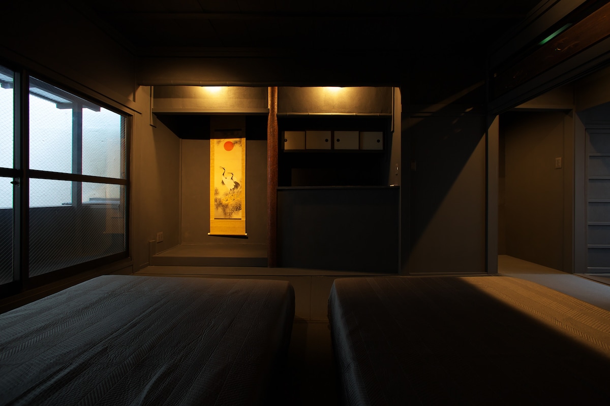 2階には6名様お泊まりいただける客間が2部屋あります。