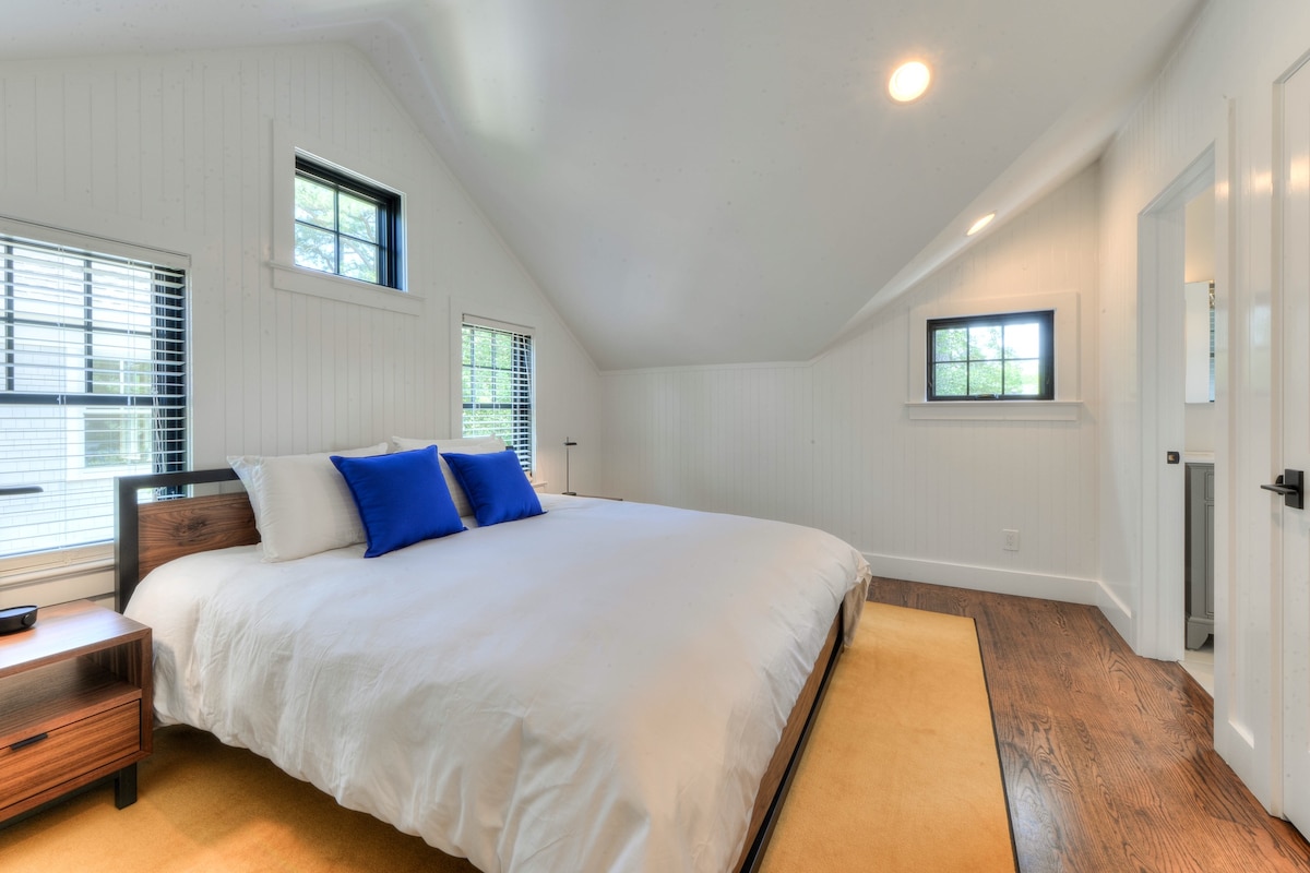 ห้องนอนที่ใหญ่ที่สุด - เตียงคิงไซส์