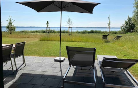 Vacation with lake view & sauna at Lake Schwerin