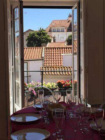 Alfama Delight River& City Views AC 3Bedrs+2Baths gallery image 2